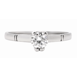 anillo solitario de platino y brillante de 0.50 ct