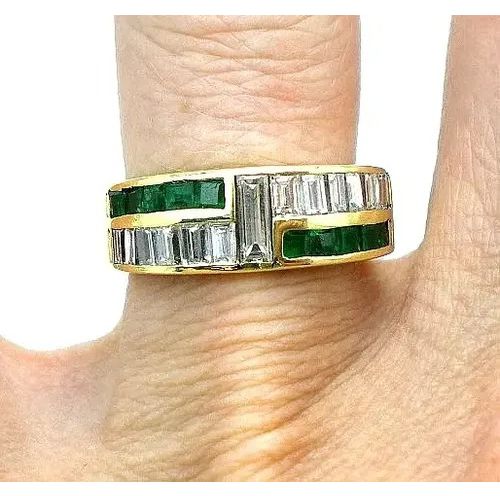 anillo de oro 18kt brillantes carre y esmeraldas naturales anillo de oro 18kt brillantes carre y esmeraldas naturales