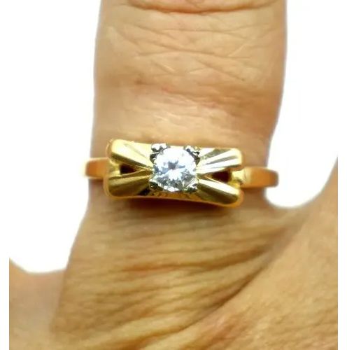 anillo solitario de oro 18 kt y zafiro blanco anillo solitario de oro 18 kt y zafiro blanco