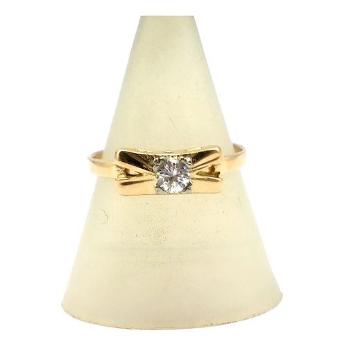 anillo solitario de oro 18 kt y zafiro blanco anillo solitario de oro 18 kt y zafiro blanco