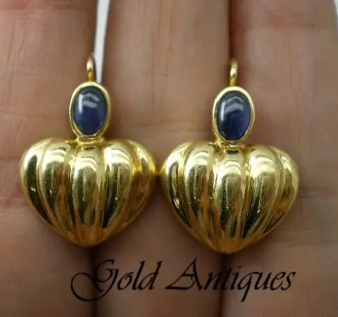 par de aros de oro 18 kt corazon y zafiros azul par de aros de oro 18 kt corazon y zafiros azul