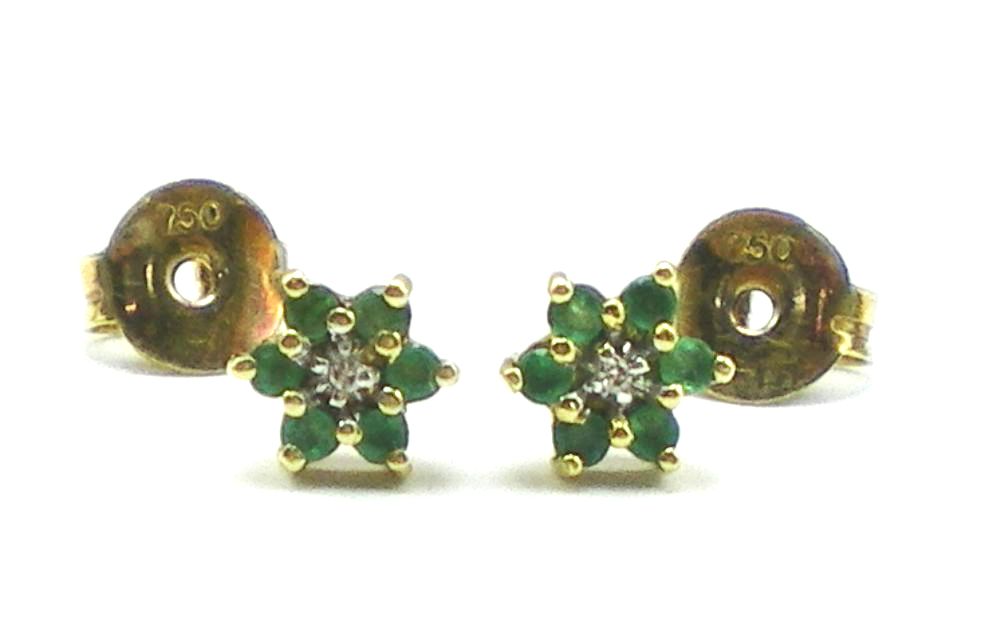 par de aros rosetas de oro 18 kt brillantes y esmeraldas naturales par de aros rosetas de oro 18 kt brillantes y esmeraldas naturales