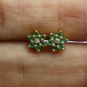 par de aros rosetas de oro 18 kt brillantes y esmeraldas naturales